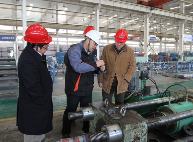 中国工程院院士欧进萍教授莅临欧维姆公司进行技术指导.jpg